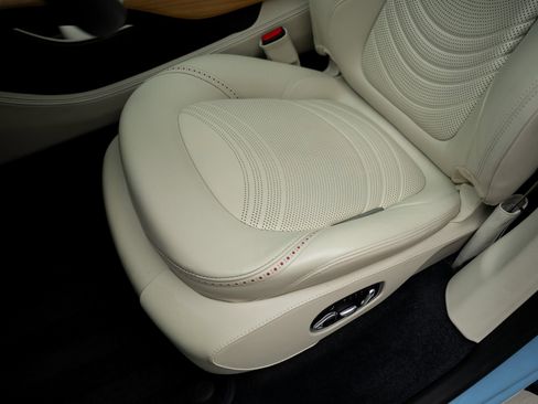 Used 2023 Aston Martin DBX image 59