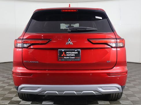 Used 2024 Mitsubishi Outlander SE image 13