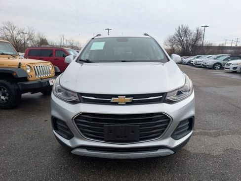 Used 2018 Chevrolet Trax LT w/ LT Convenience Package image 2