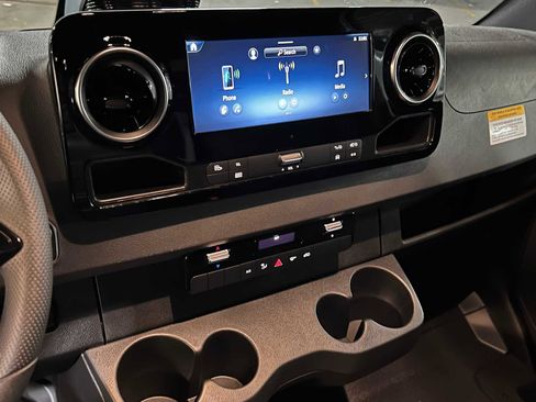 Used 2025 Mercedes-Benz Sprinter 2500 image 27