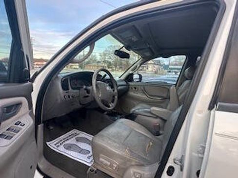 Used 2003 Toyota Sequoia SR5 image 3