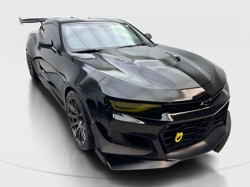 Used 2018 Chevrolet Camaro ZL1 RWD image 4