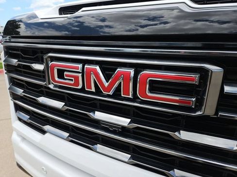 Used 2025 GMC Sierra 2500 AT4 AWD/4WD image 29