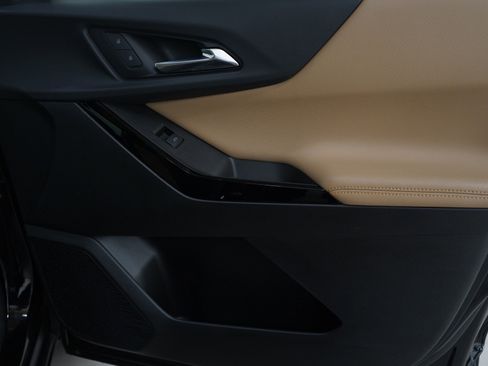 Used 2025 Chevrolet Equinox ACTIV image 9