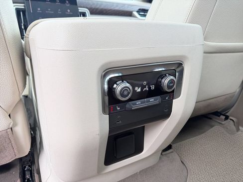 Used 2025 GMC Yukon Denali w/ Sun & Power Step Package AWD/4WD image 32