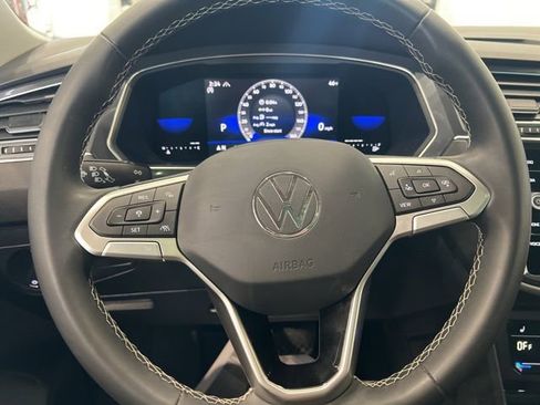 Used 2023 Volkswagen Tiguan SE w/ Panoramic Sunroof Package AWD/4WD image 26