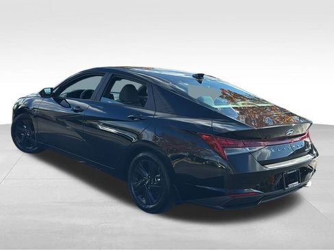 Used 2022 Hyundai Elantra Blue image 5