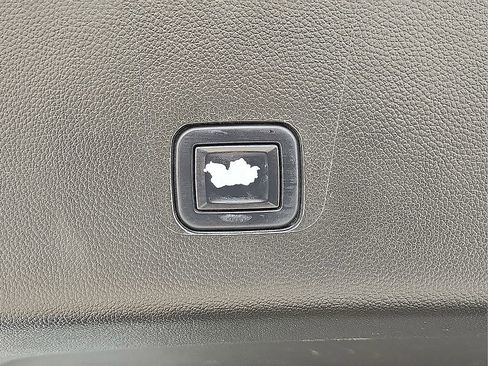 Used 2022 Chevrolet Traverse Premier w/ Redline Edition image 15