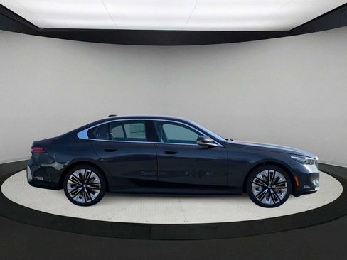 Used 2026 BMW 530i xDrive w/ Premium Package AWD/4WD image 9