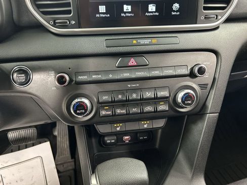 Certified 2022 Kia Sportage LX w/ LX AWD Value Edition Package image 16
