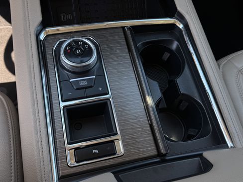 Used 2024 Ford Expedition Limited image 20