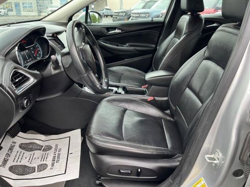Used 2018 Chevrolet Cruze Premier FWD image 27
