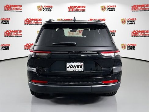 Used 2023 Jeep Grand Cherokee Altitude image 15