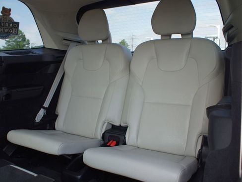 Used 2021 Volvo XC90 T6 Momentum w/ Advanced Package image 19