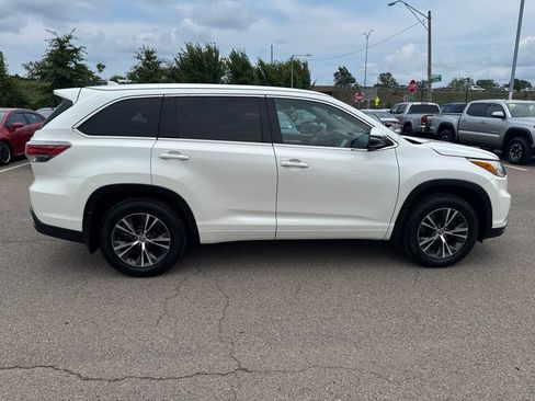 Used 2016 Toyota Highlander XLE AWD/4WD image 11