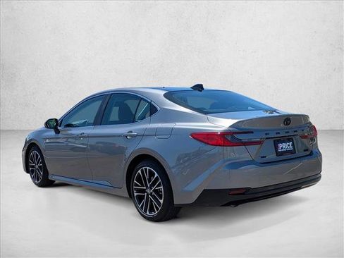 Used 2025 Toyota Camry XLE FWD image 8