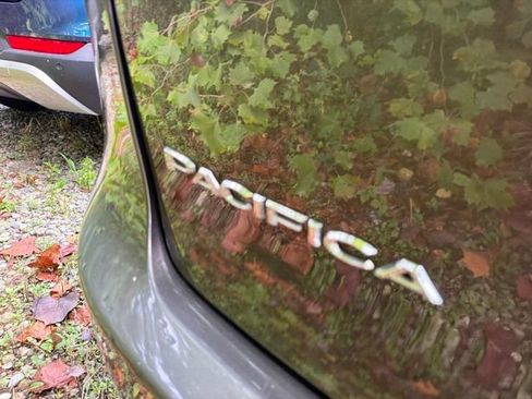 Used 2019 Chrysler Pacifica Touring-L FWD image 10