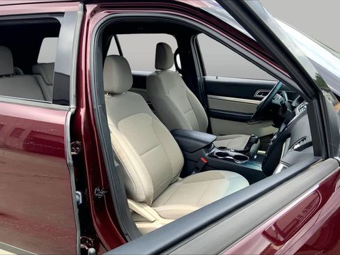Used 2019 Ford Explorer XLT w/ Equipment Group 201A FWD image 9