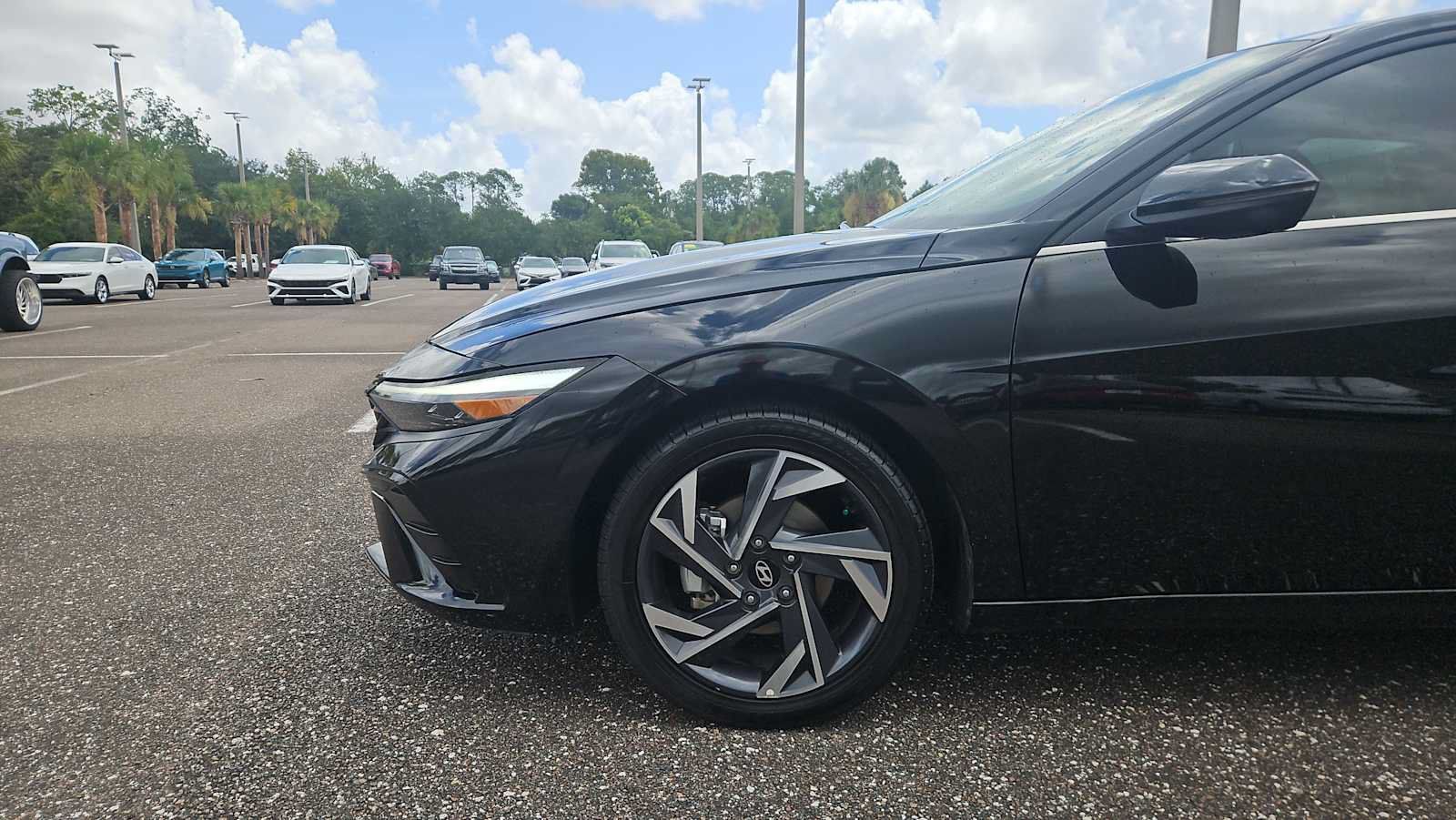 Used 2024 Hyundai Elantra Limited FWD image 19