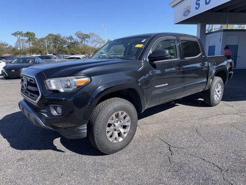 Used 2017 Toyota Tacoma SR5 w/ Tow Package image 2