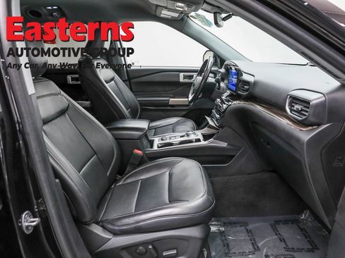 Used 2022 Ford Explorer Limited w/ Equipment Group 301A AWD/4WD image 24