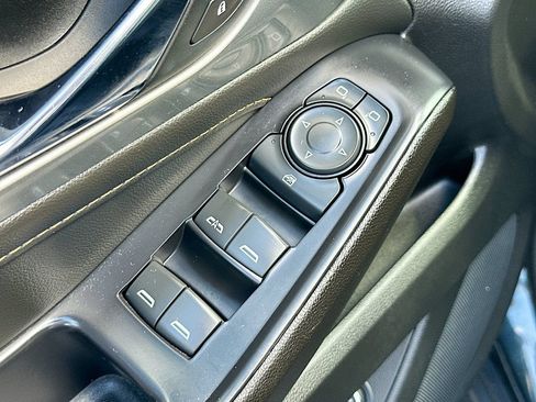Used 2021 Chevrolet Traverse LT AWD/4WD image 17
