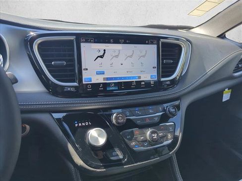 New 2026 Chrysler Pacifica Limited FWD image 9