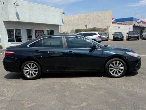 Used 2016 Toyota Camry XLE w/ Moonroof Package FWD image 2