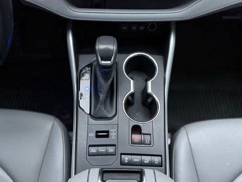 Used 2020 Toyota Highlander XLE image 28