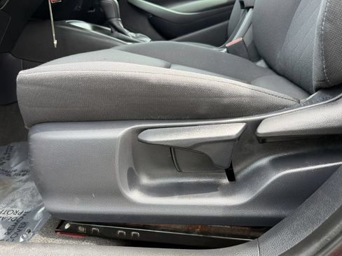 Used 2025 Toyota Corolla LE FWD image 17