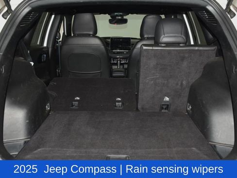 Used 2025 Jeep Compass Trailhawk AWD/4WD image 28