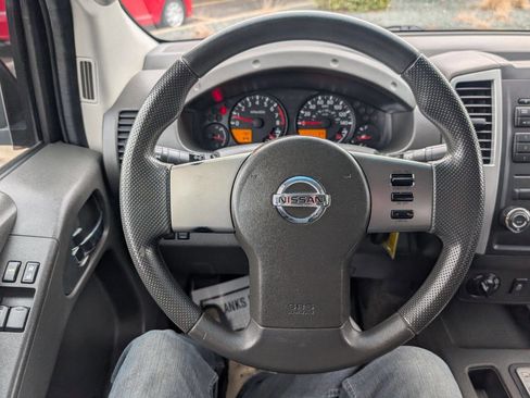 Used 2012 Nissan Frontier SV image 17