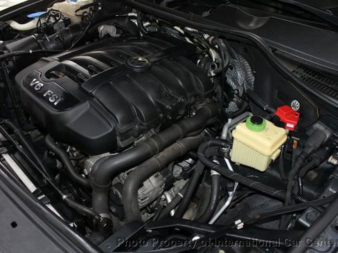 Used 2013 Volkswagen Touareg Sport image 34