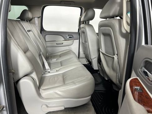 Used 2010 Chevrolet Suburban LT AWD/4WD image 18