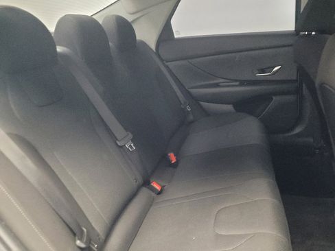 Used 2025 Hyundai Elantra SE image 19