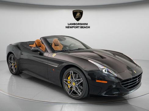 Used 2015 Ferrari California T RWD image 2