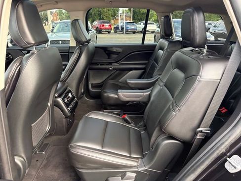 Used 2024 Lincoln Aviator AWD w/ Premium Package image 28