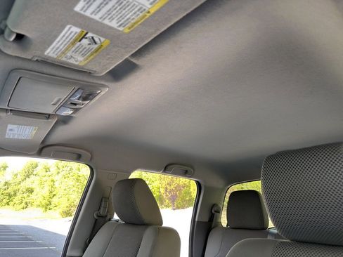 Used 2012 Nissan Frontier SV AWD/4WD image 21