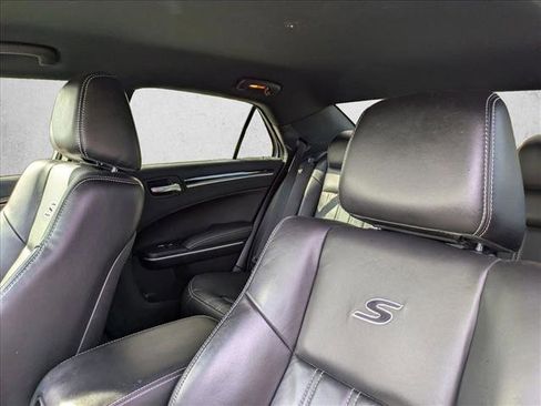 Used 2019 Chrysler 300 S image 6