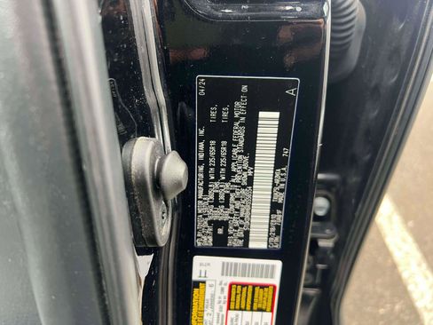 Used 2024 Toyota Highlander XLE image 26