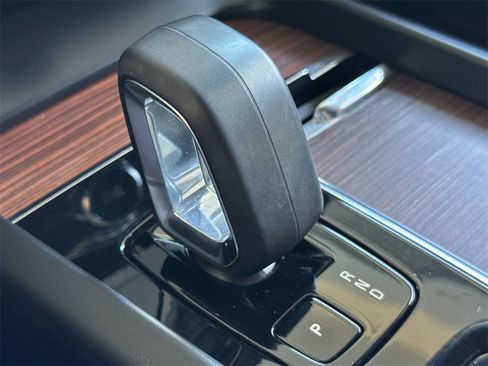 Certified 2023 Volvo XC60 B5 Plus image 21