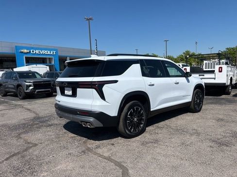 New 2026 Chevrolet Traverse LT w/ Sun and Wheel Package FWD image 3