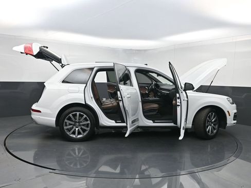 Used 2019 Audi Q7 3.0T Premium Plus w/ Premium Plus Package image 38