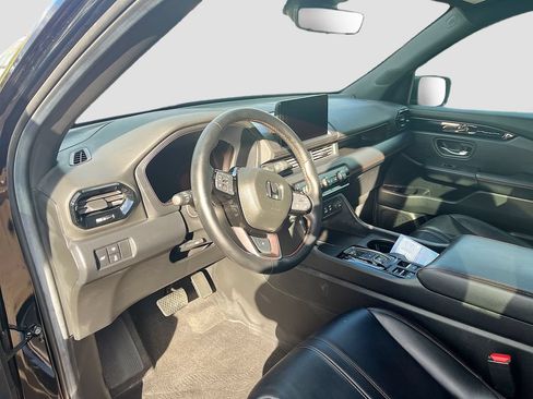 Used 2025 Honda Pilot TrailSport image 9