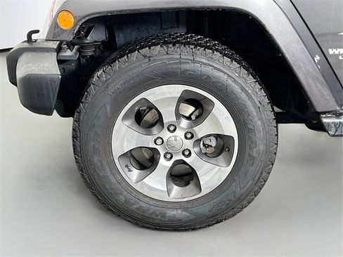 Used 2017 Jeep Wrangler Unlimited Sahara w/ Connectivity Group image 24