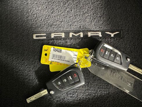 Used 2022 Toyota Camry LE image 29