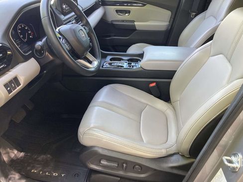 Used 2025 Honda Pilot Touring image 12