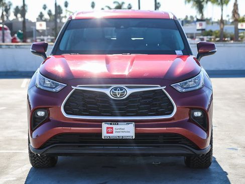 Used 2020 Toyota Highlander LE image 3