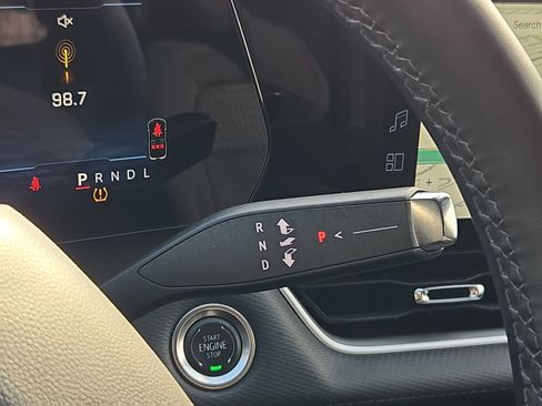 Used 2025 Chevrolet Equinox LT image 26