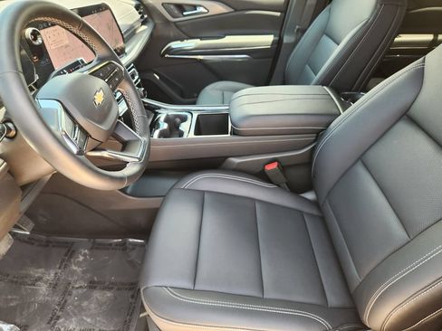 Used 2026 Chevrolet Traverse LT w/ Sun and Wheel Package FWD image 14